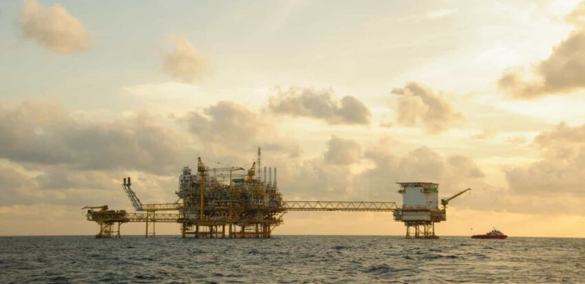 bigstock-Oil-and-gas-platform-in-the-gu-85281446